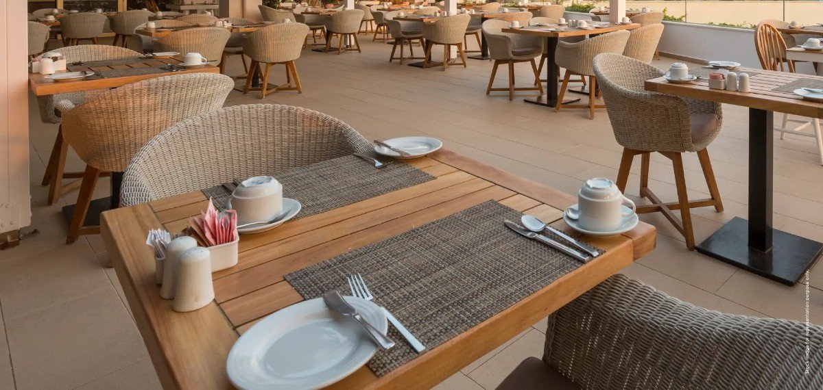 Cafe with Outdoor Seating